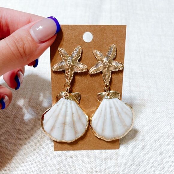 Free People Jewelry - Starfish dangle earrings N167